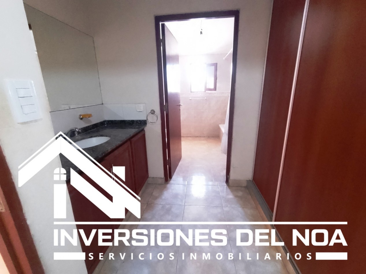 IMPORTANTE CASA EN BARRIO PRIVADO LA LUCINDA NORTE ( OPORTUNIDAD )