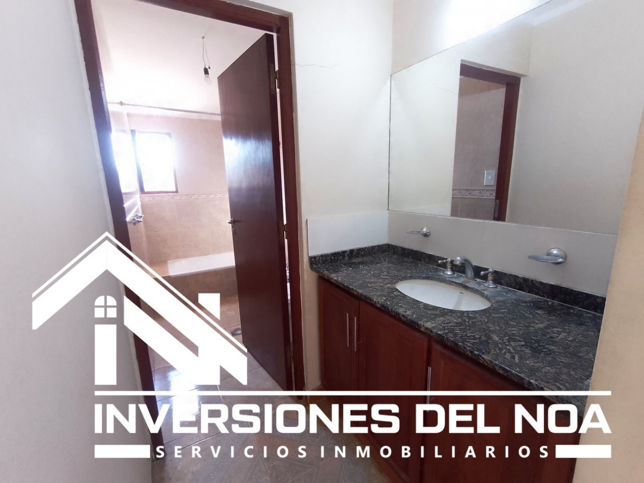 IMPORTANTE CASA EN BARRIO PRIVADO LA LUCINDA NORTE ( OPORTUNIDAD )