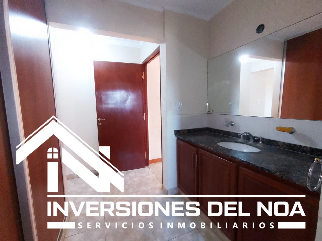 IMPORTANTE CASA EN BARRIO PRIVADO LA LUCINDA NORTE ( OPORTUNIDAD )