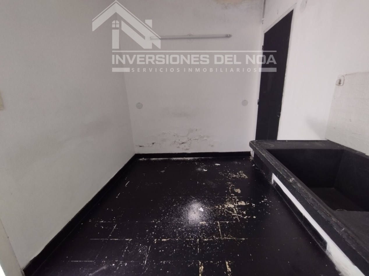 OPORTUNIDAD UNICA: Amplio Local Comercial en Zona Exclusiva (zuviria al 300) centro